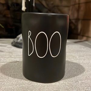 Brand new Rae Dunn HALLOWEEN BOO harvest berry large candle